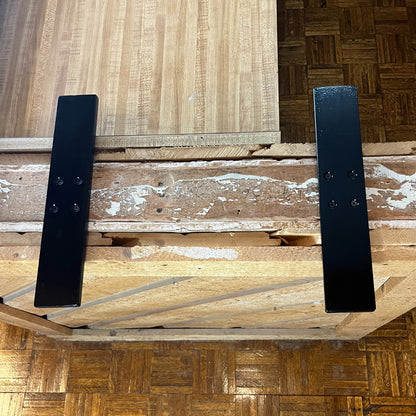 Center mount shelf countertop bracket