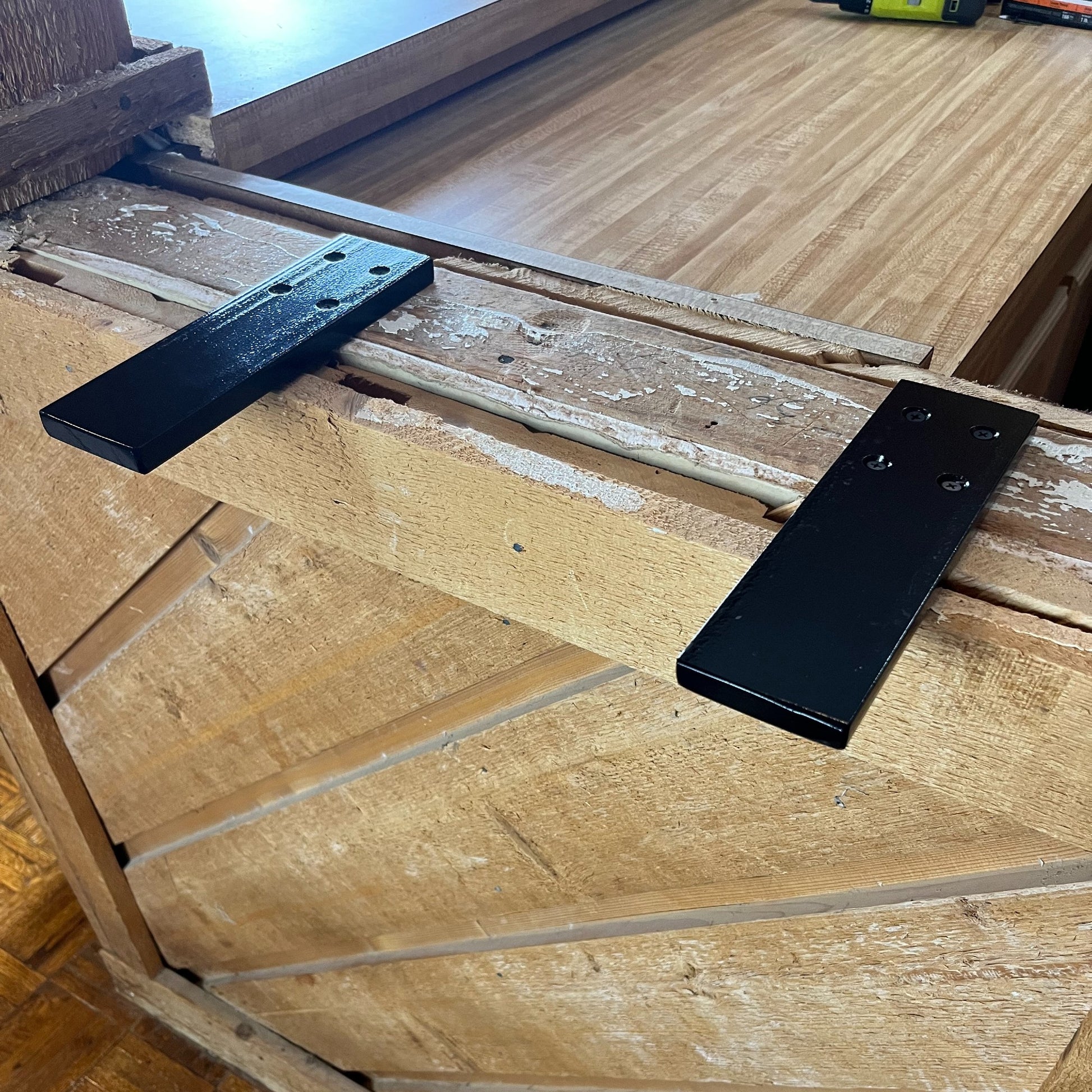 installed support floating bracket