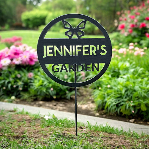 Single garden stake with custom name and animal shape